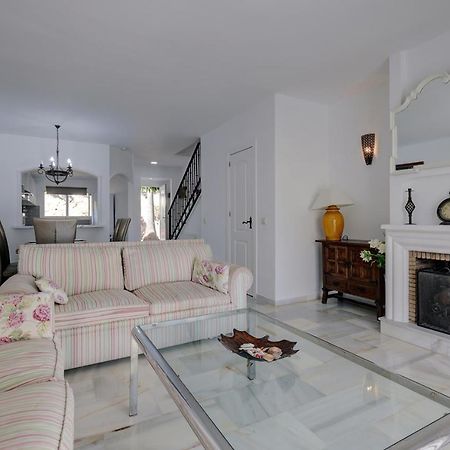 Quaint 2 Bedroom Townhouse With Pool Close To Sea! Benalmádena Dış mekan fotoğraf