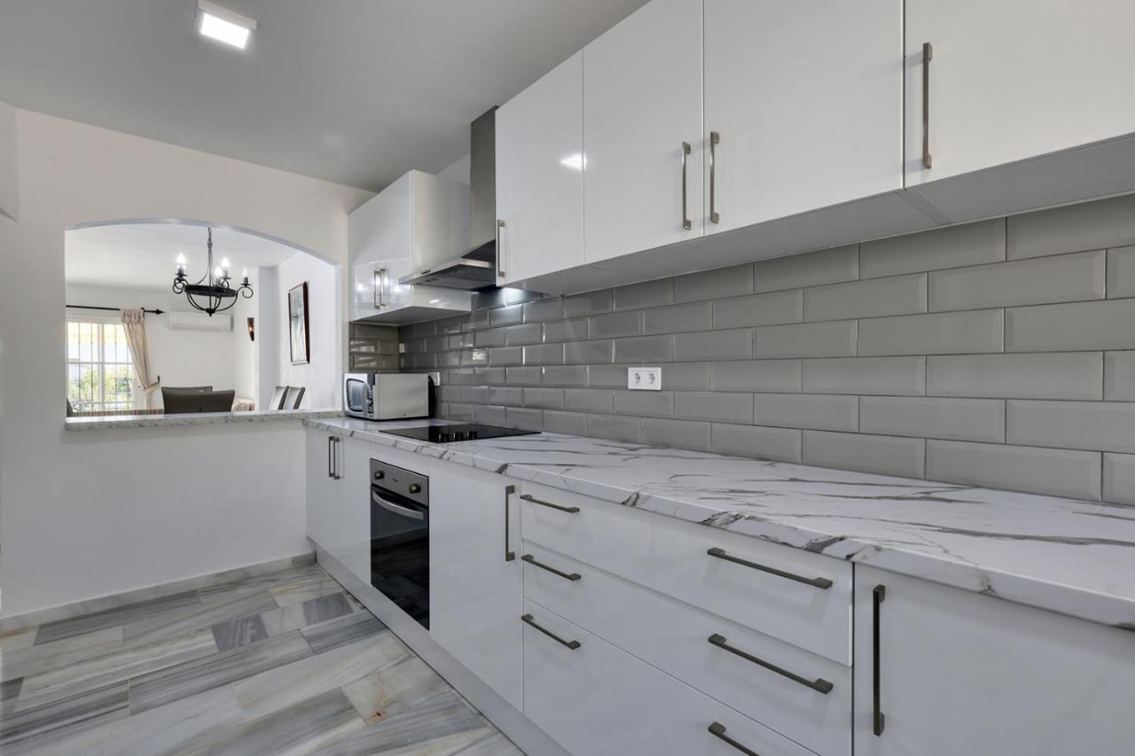 Quaint 2 Bedroom Townhouse With Pool Close To Sea! Benalmádena Dış mekan fotoğraf
