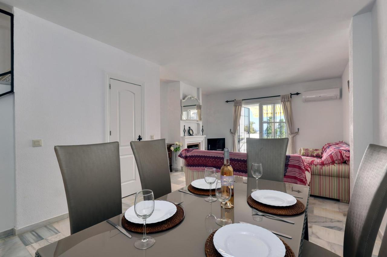 Quaint 2 Bedroom Townhouse With Pool Close To Sea! Benalmádena Dış mekan fotoğraf