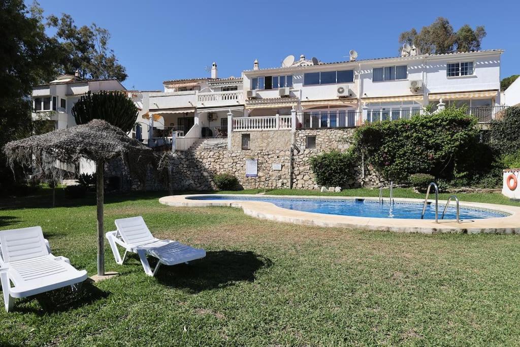 Quaint 2 Bedroom Townhouse With Pool Close To Sea! Benalmádena Dış mekan fotoğraf