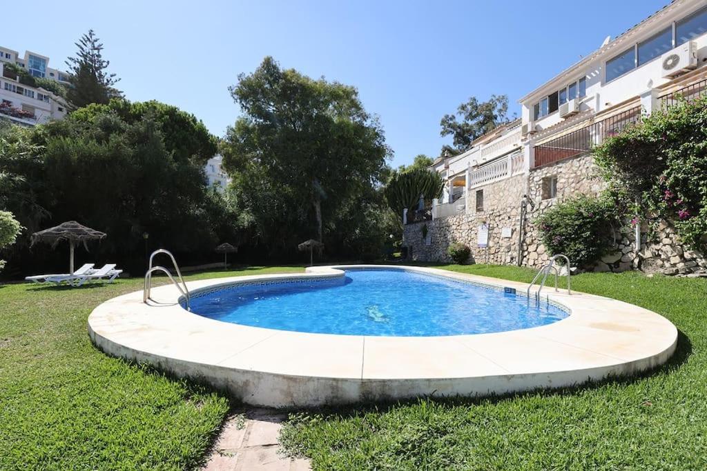 Quaint 2 Bedroom Townhouse With Pool Close To Sea! Benalmádena Dış mekan fotoğraf