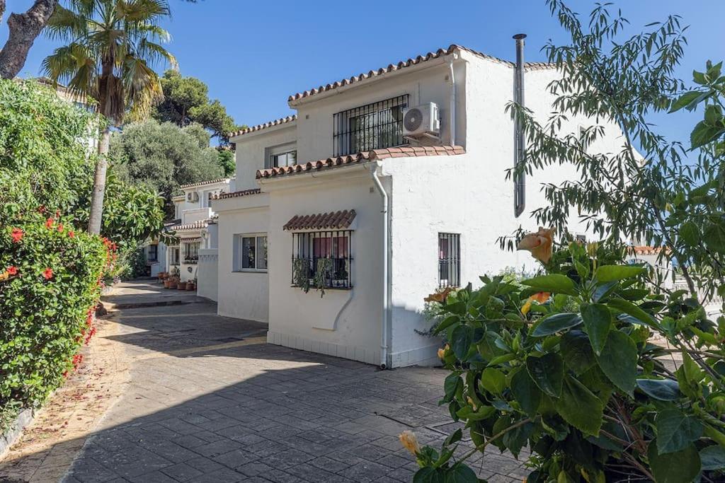 Quaint 2 Bedroom Townhouse With Pool Close To Sea! Benalmádena Dış mekan fotoğraf