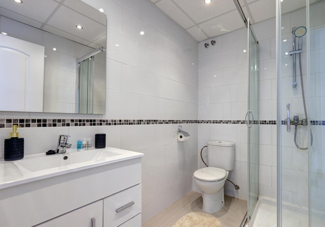 Quaint 2 Bedroom Townhouse With Pool Close To Sea! Benalmádena Dış mekan fotoğraf