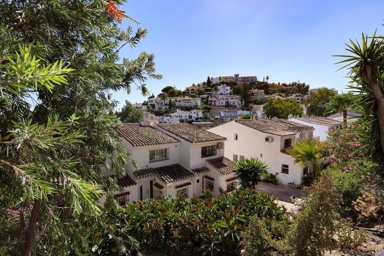 Quaint 2 Bedroom Townhouse With Pool Close To Sea! Benalmádena Dış mekan fotoğraf