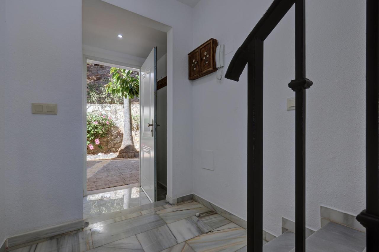 Quaint 2 Bedroom Townhouse With Pool Close To Sea! Benalmádena Dış mekan fotoğraf