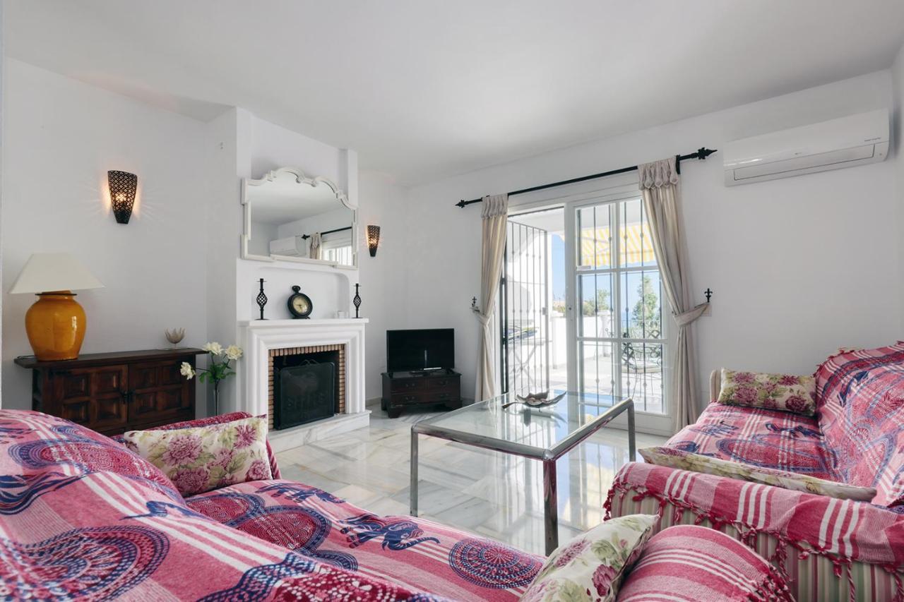 Quaint 2 Bedroom Townhouse With Pool Close To Sea! Benalmádena Dış mekan fotoğraf