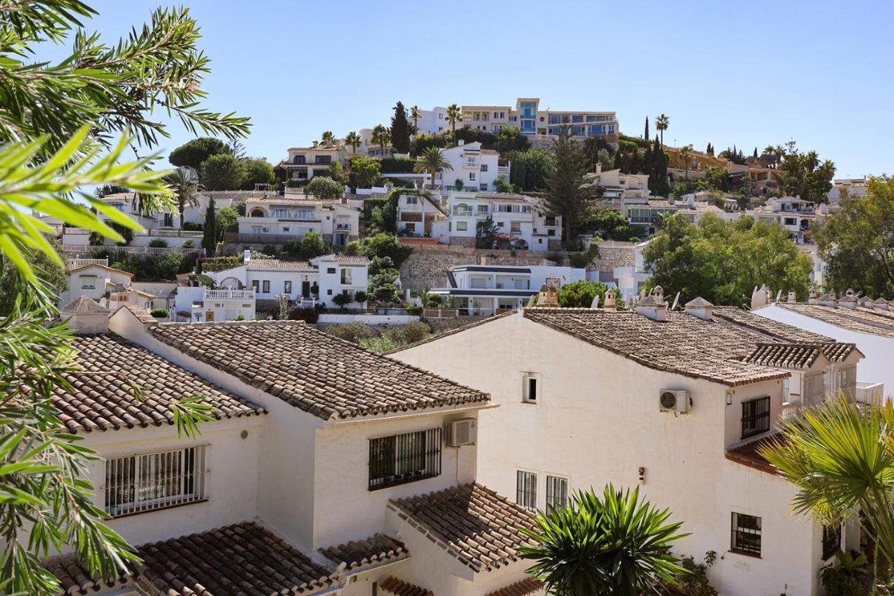 Quaint 2 Bedroom Townhouse With Pool Close To Sea! Benalmádena Dış mekan fotoğraf
